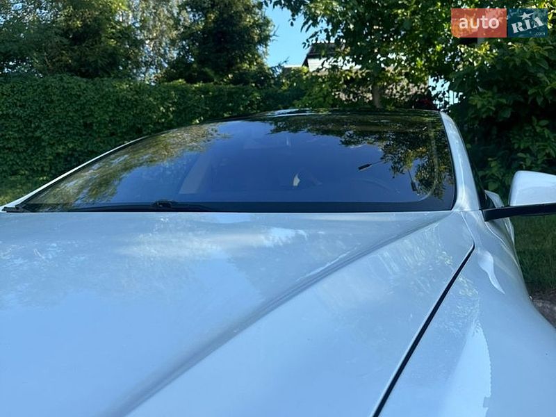 Ліфтбек Tesla Model S 2013 в Львові