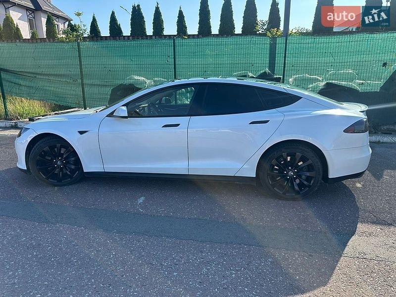 Ліфтбек Tesla Model S 2013 в Львові