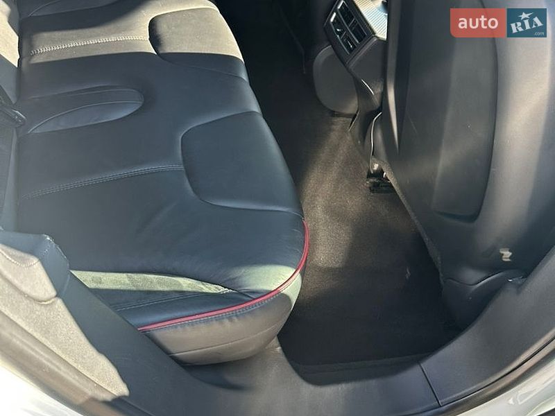 Ліфтбек Tesla Model S 2013 в Львові