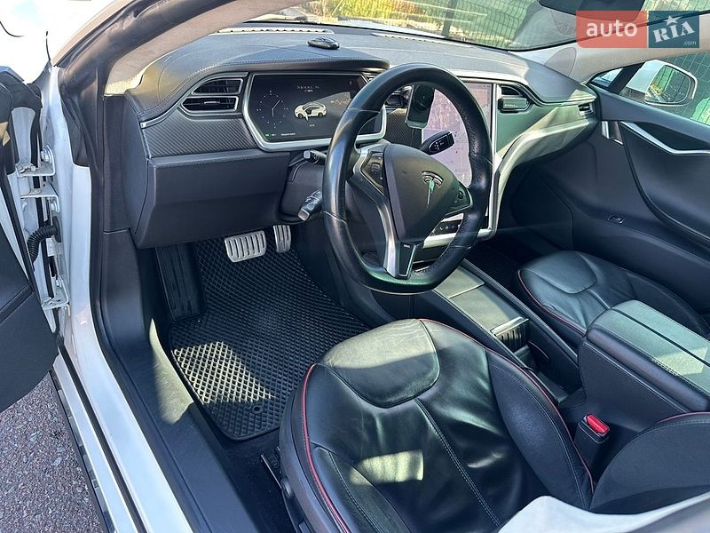 Ліфтбек Tesla Model S 2013 в Львові