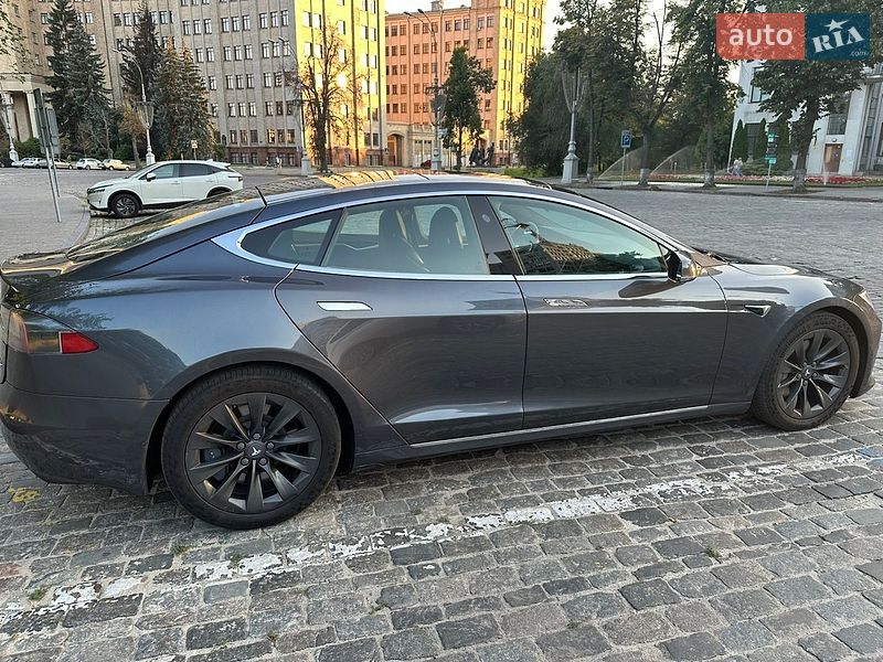 Лифтбек Tesla Model S 2018 в Харькове