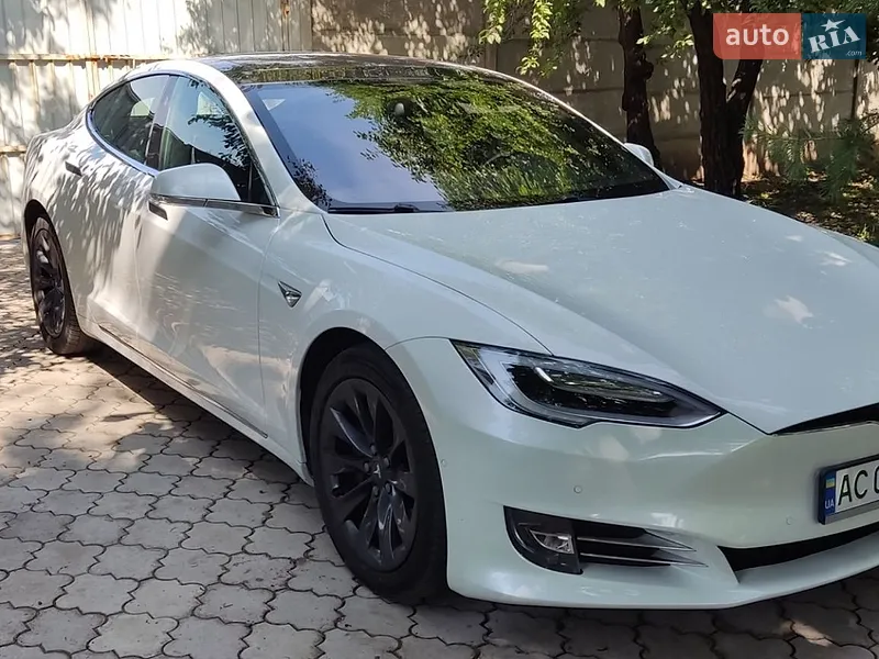 Tesla Model S 2018