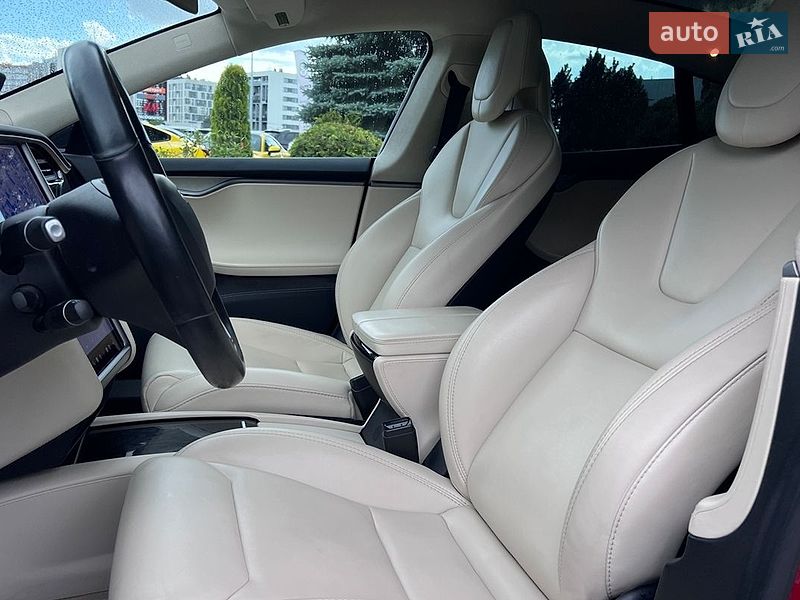 Лифтбек Tesla Model S 2019 в Львове