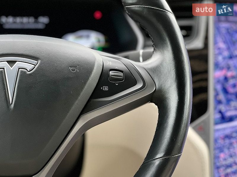 Лифтбек Tesla Model S 2019 в Львове