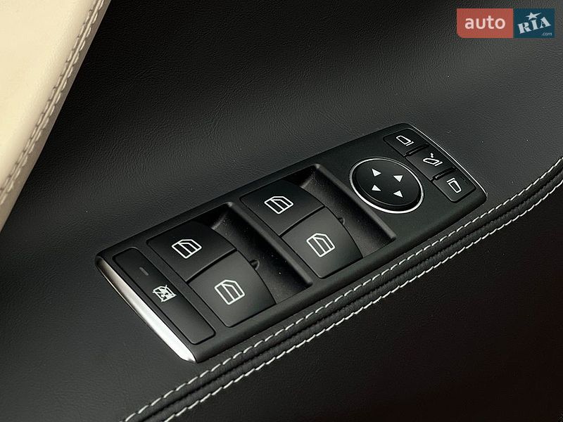 Лифтбек Tesla Model S 2019 в Львове