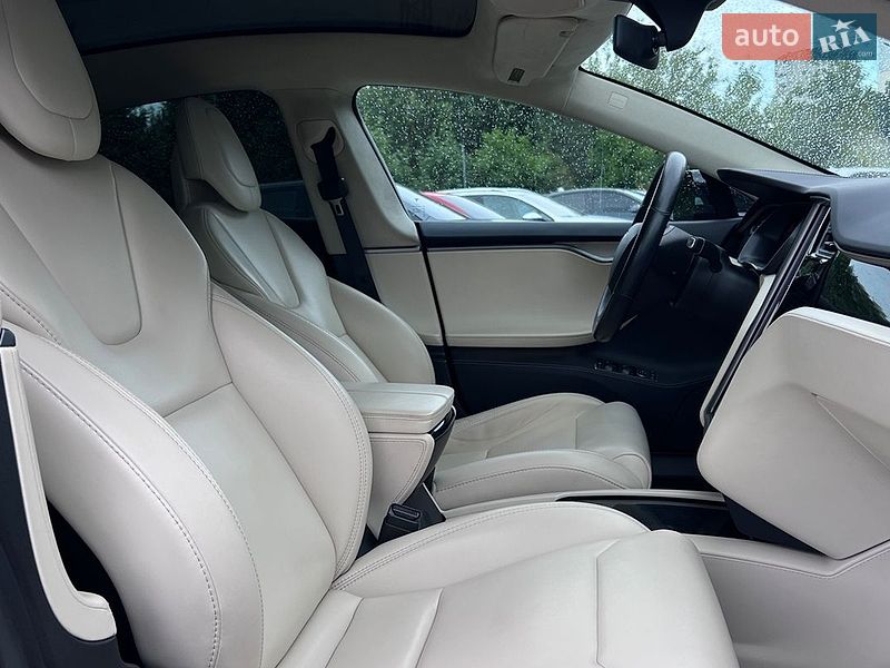 Лифтбек Tesla Model S 2019 в Львове