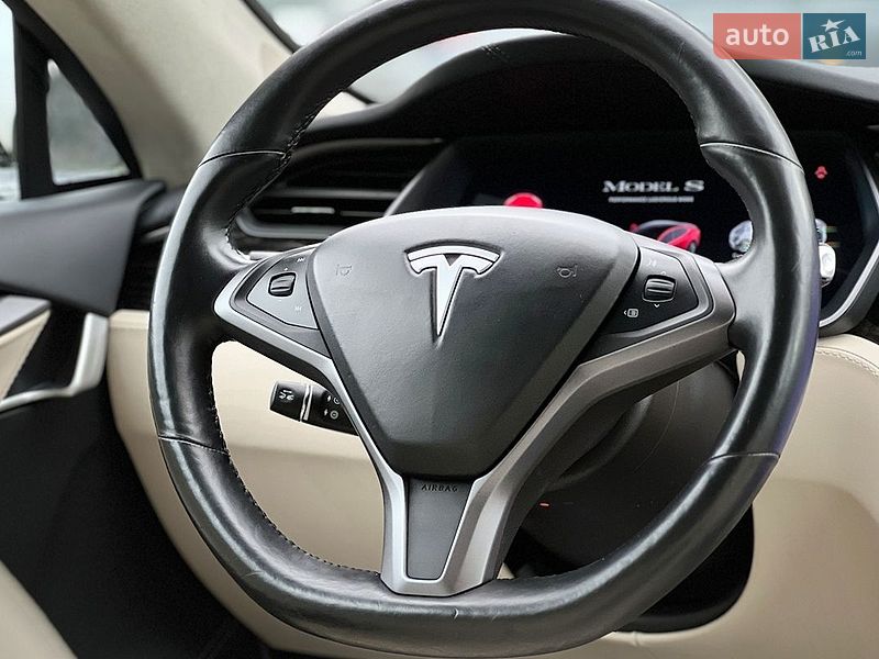 Лифтбек Tesla Model S 2019 в Львове