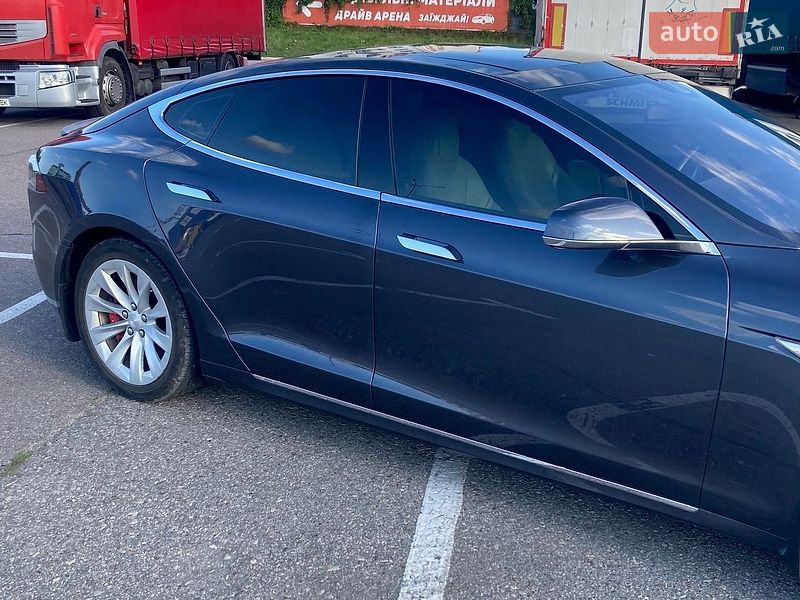 Ліфтбек Tesla Model S 2016 в Львові фото 5 Ліфтбек Tesla Model S 2016 в Львові