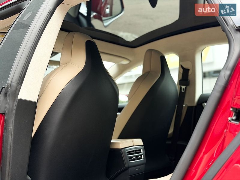 Лифтбек Tesla Model S 2017 в Киеве фото 17 Лифтбек Tesla Model S 2017 в Киеве
