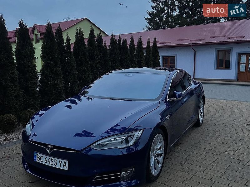 Лифтбек Tesla Model S 2016 в Львове