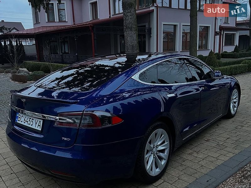 Лифтбек Tesla Model S 2016 в Львове