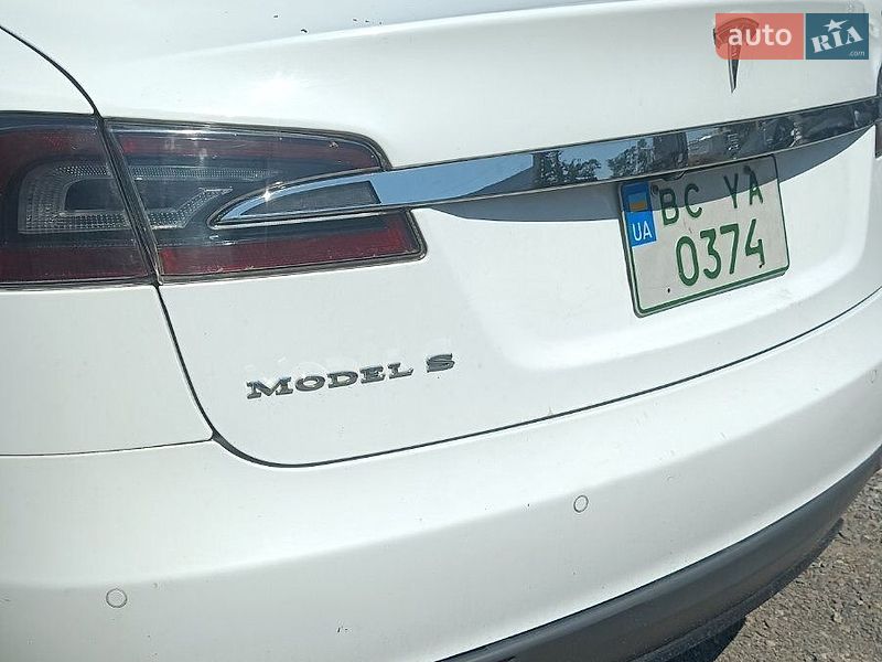 Ліфтбек Tesla Model S 2015 в Львові