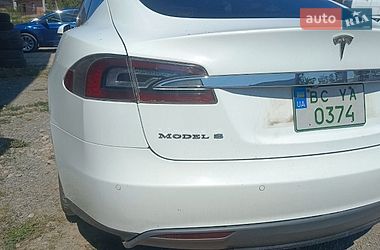 Ліфтбек Tesla Model S 2015 в Львові