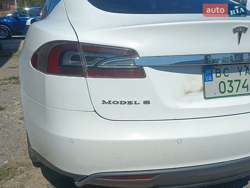 Ліфтбек Tesla Model S 2015 в Львові