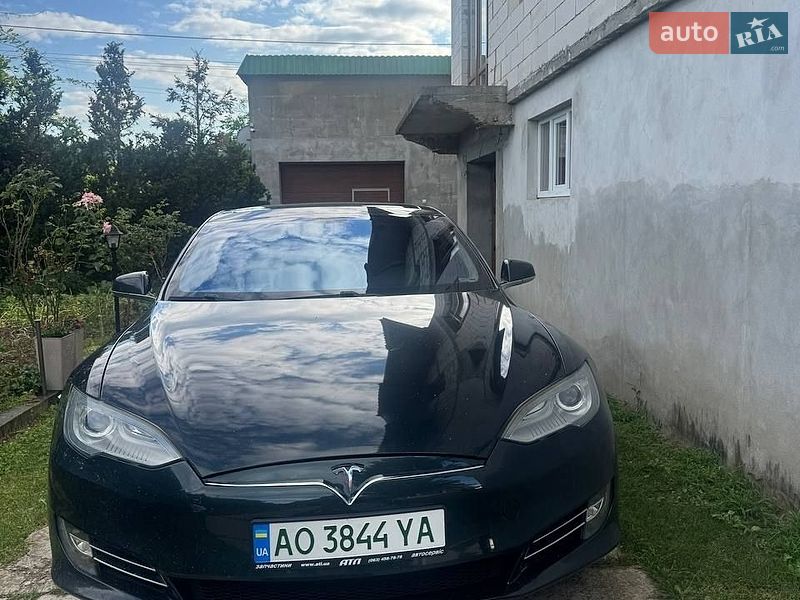 Ліфтбек Tesla Model S 2013 в Ільниці