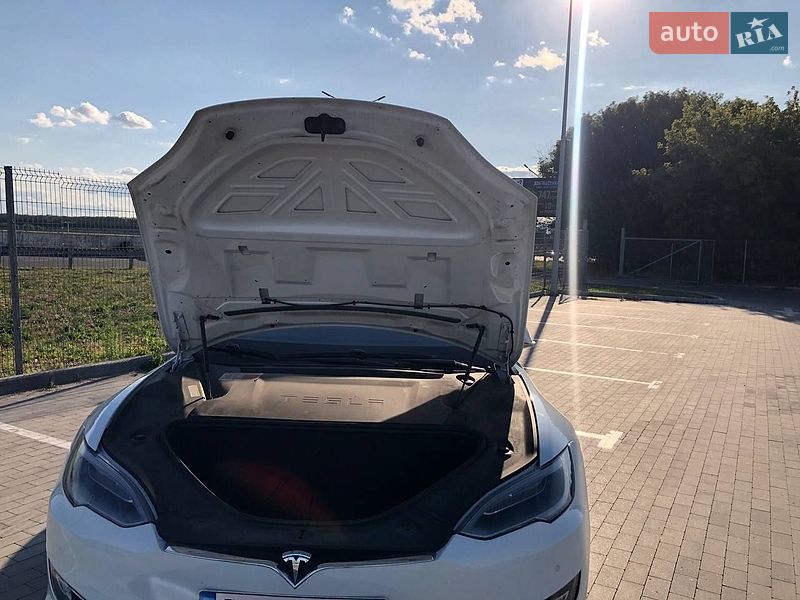 Ліфтбек Tesla Model S 2016 в Києві фото 11 Ліфтбек Tesla Model S 2016 в Києві