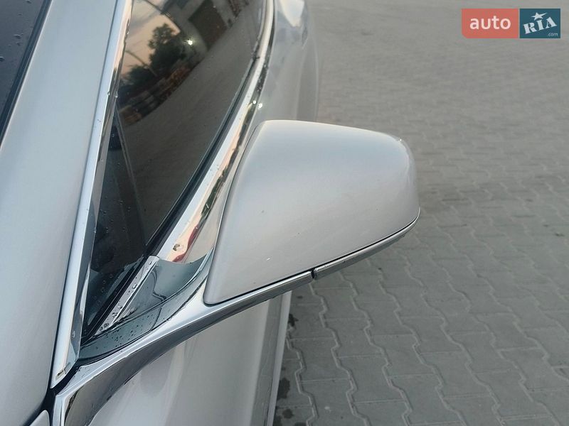 Лифтбек Tesla Model S 2013 в Калуше