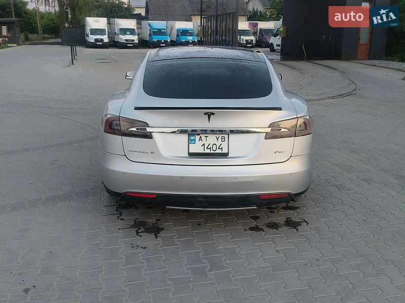 Лифтбек Tesla Model S 2013 в Калуше