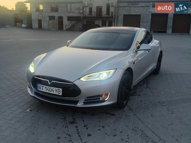 Лифтбек Tesla Model S 2013 в Калуше