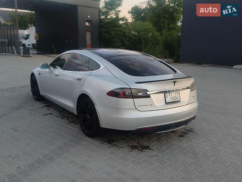 Лифтбек Tesla Model S 2013 в Калуше
