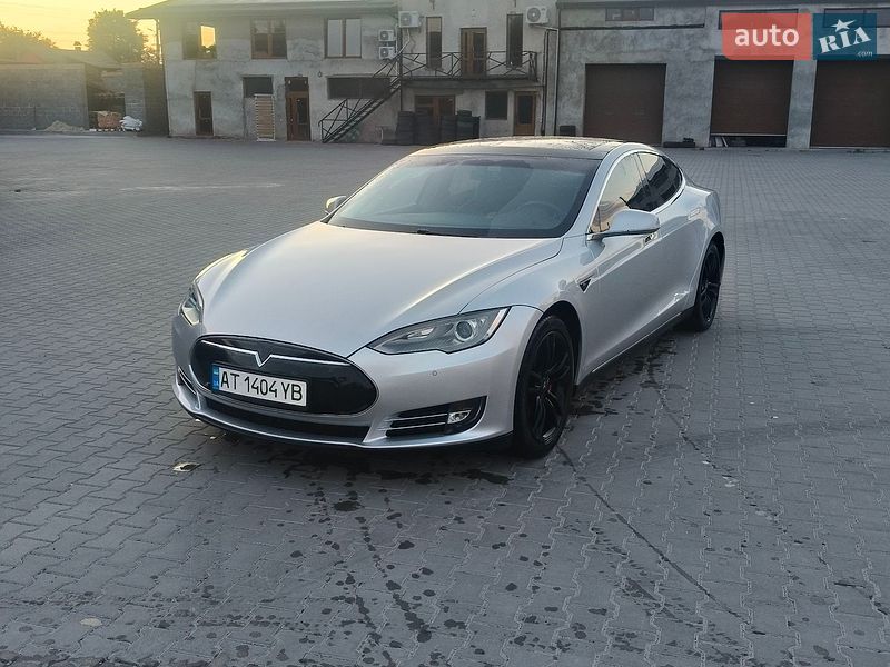 Лифтбек Tesla Model S 2013 в Калуше