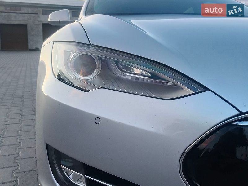 Лифтбек Tesla Model S 2013 в Калуше