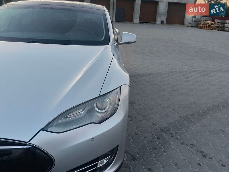 Лифтбек Tesla Model S 2013 в Калуше