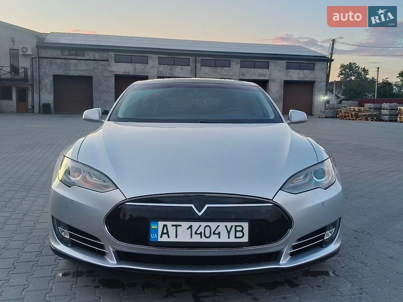 Лифтбек Tesla Model S 2013 в Калуше