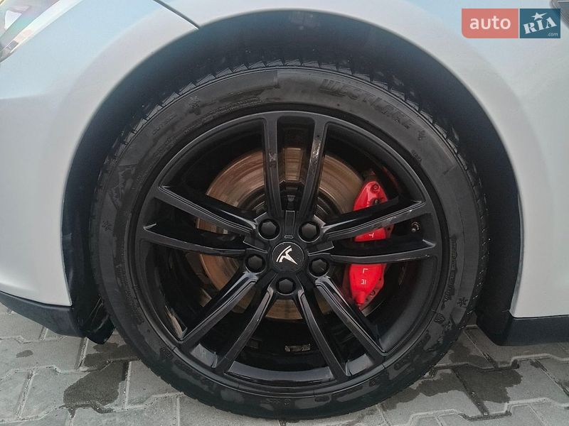Лифтбек Tesla Model S 2013 в Калуше