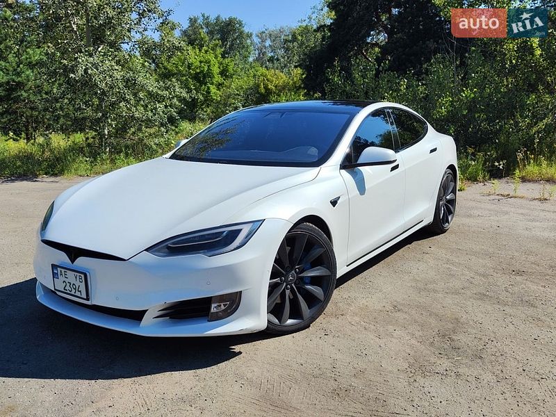 Ліфтбек Tesla Model S 2017 в Дніпрі