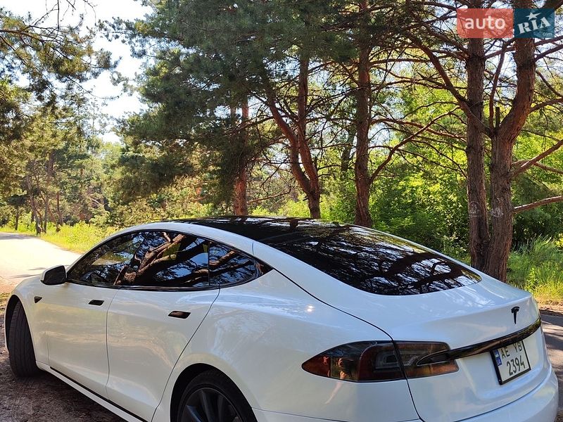 Ліфтбек Tesla Model S 2017 в Дніпрі