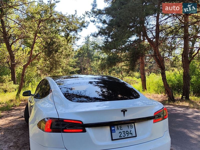 Ліфтбек Tesla Model S 2017 в Дніпрі