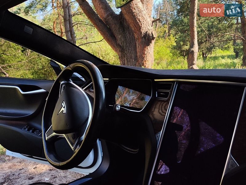 Ліфтбек Tesla Model S 2017 в Дніпрі