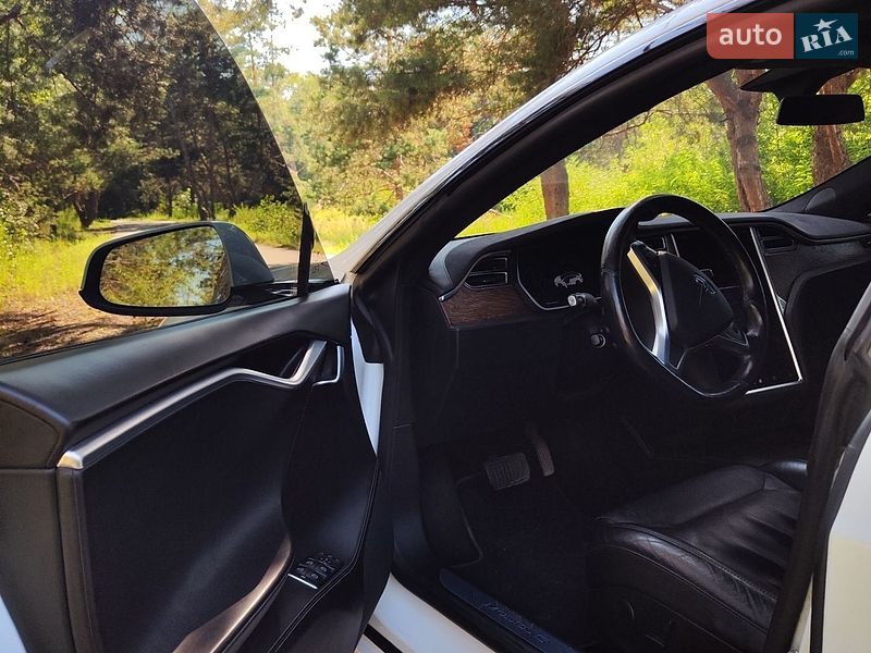 Ліфтбек Tesla Model S 2017 в Дніпрі
