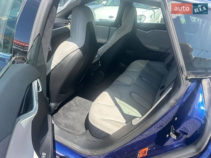 Лифтбек Tesla Model S 2016 в Полтаве