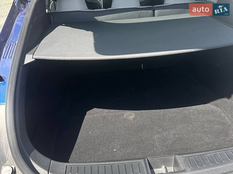 Ліфтбек Tesla Model S 2016 в Полтаві