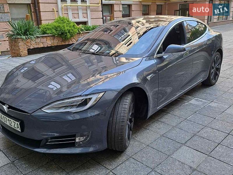 Tesla Model S 2020