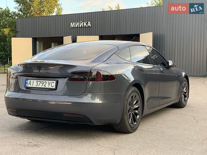 Лифтбек Tesla Model S 2017 в Сквире