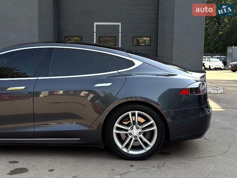 Лифтбек Tesla Model S 2015 в Киеве фото 6 Лифтбек Tesla Model S 2015 в Киеве