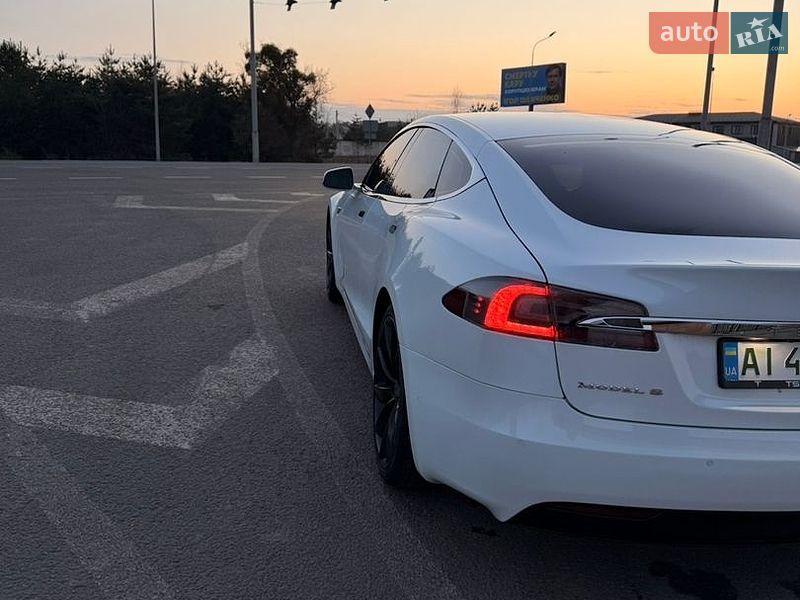 Лифтбек Tesla Model S 2016 в Буче