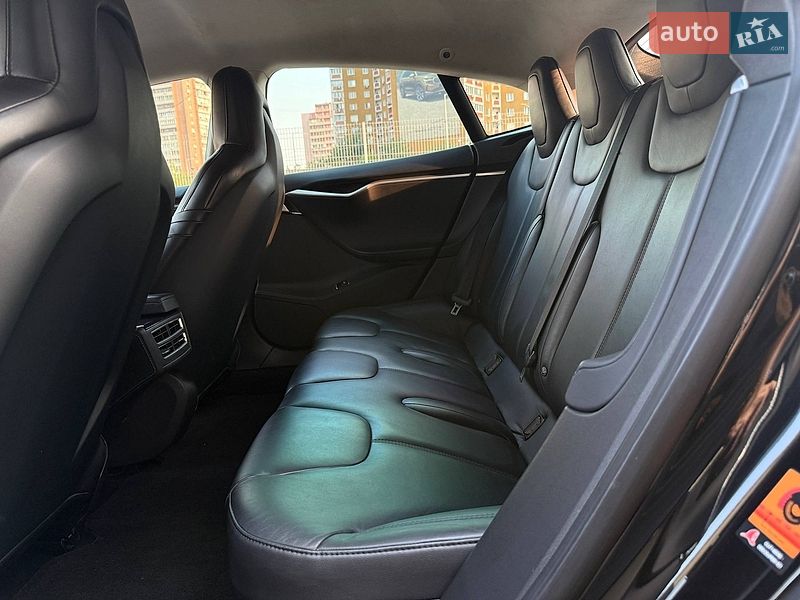 Ліфтбек Tesla Model S 2015 в Києві