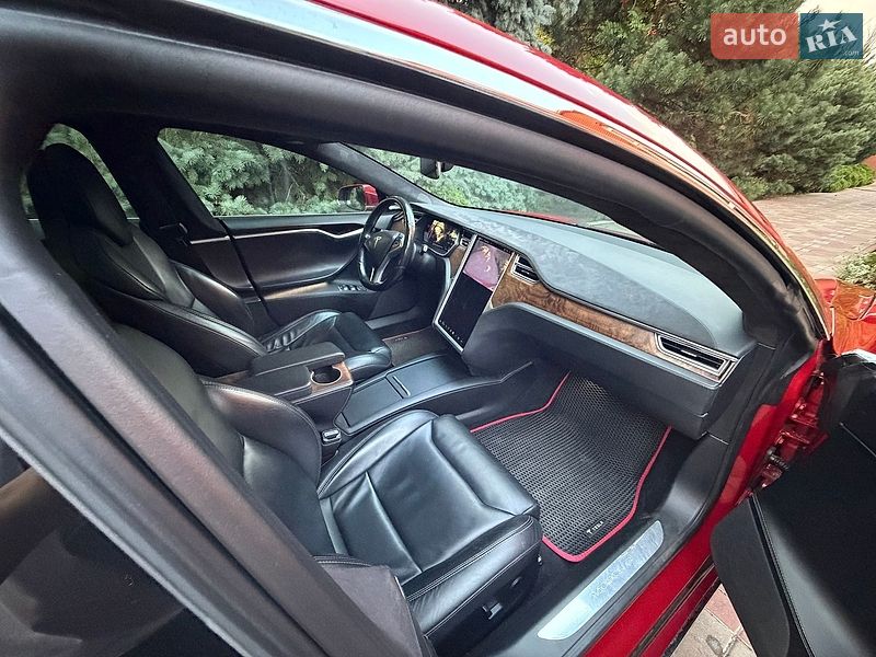 Лифтбек Tesla Model S 2017 в Киеве фото 14 Лифтбек Tesla Model S 2017 в Киеве