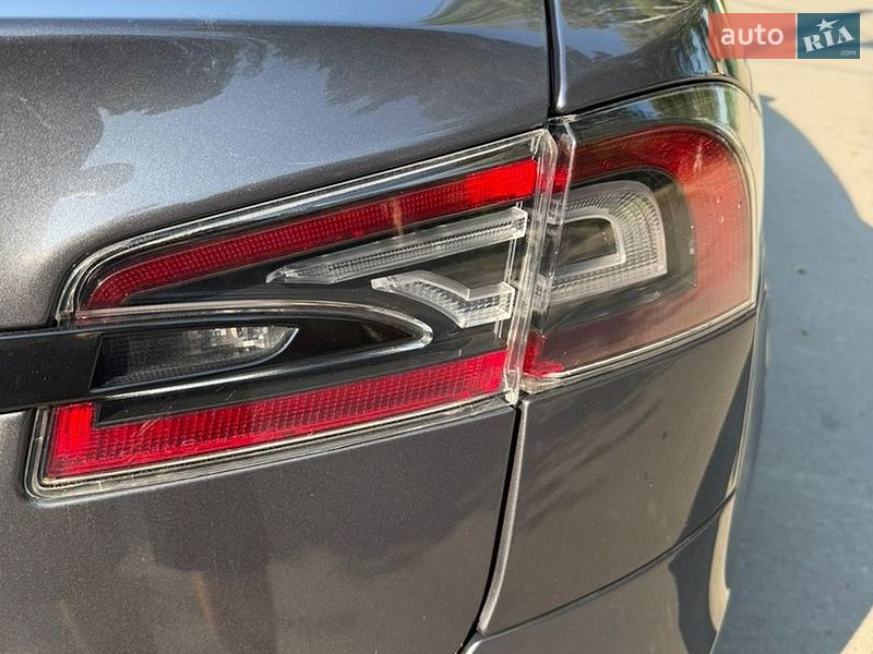 Лифтбек Tesla Model S 2021 в Самборе