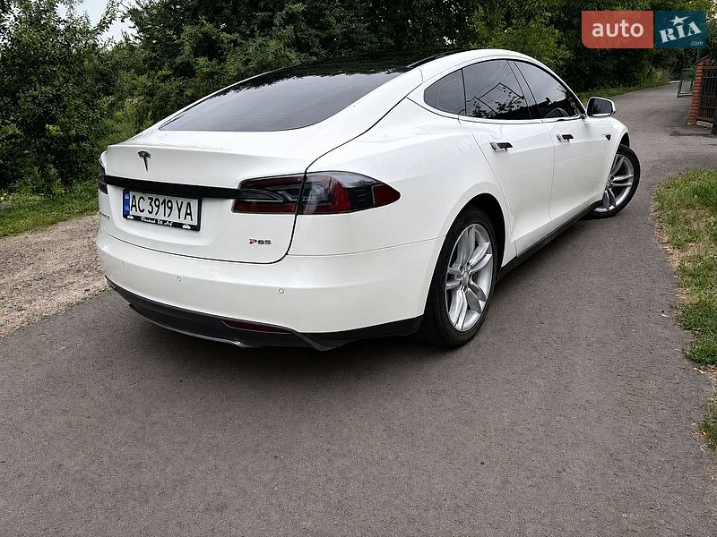 Ліфтбек Tesla Model S 2013 в Володимирі