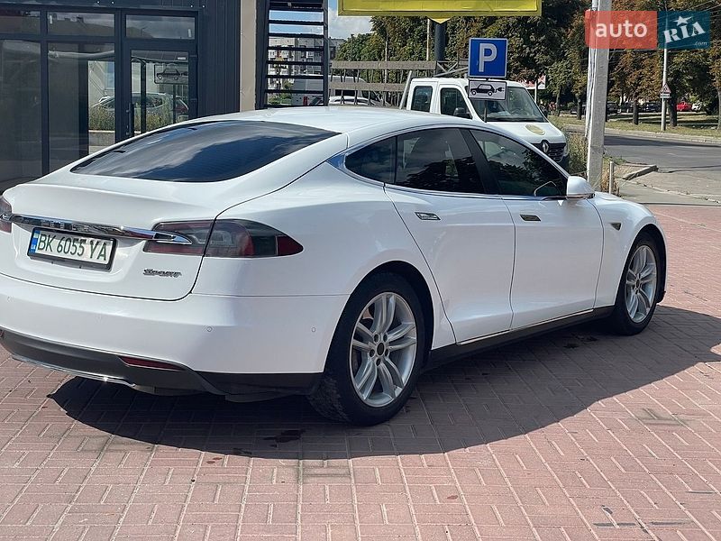 Ліфтбек Tesla Model S 2015 в Рівному