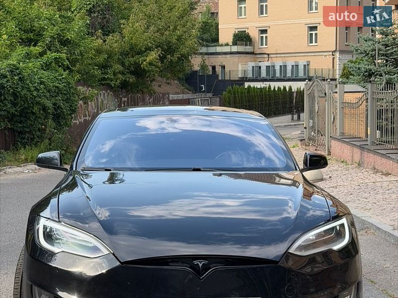 Ліфтбек Tesla Model S 2015 в Києві