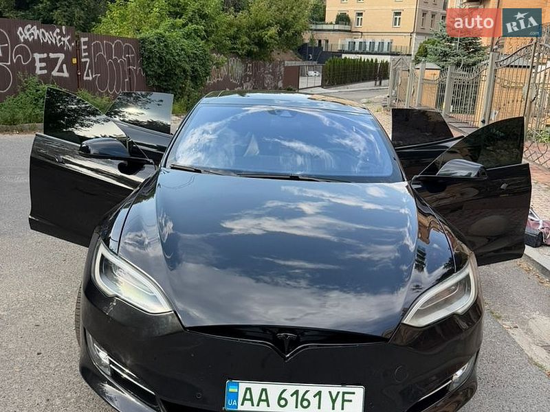 Лифтбек Tesla Model S 2015 в Киеве