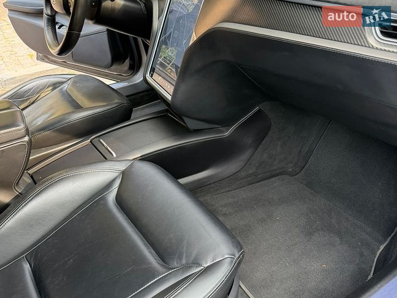 Лифтбек Tesla Model S 2015 в Киеве