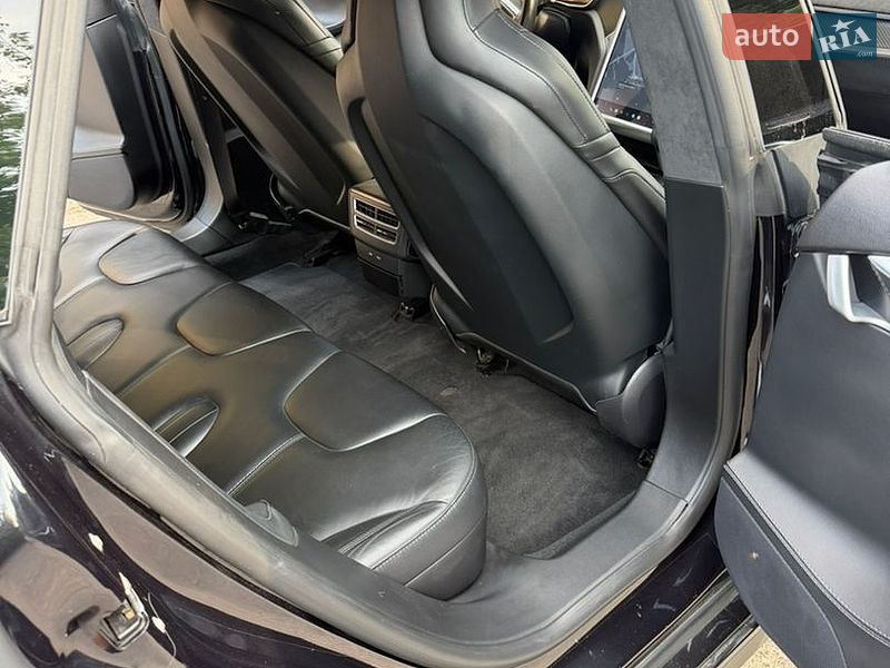 Лифтбек Tesla Model S 2015 в Киеве