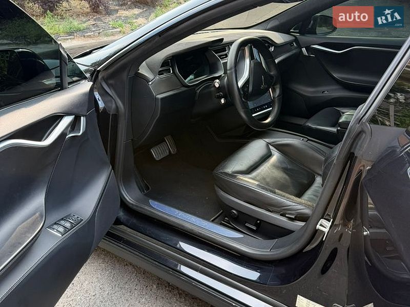 Ліфтбек Tesla Model S 2015 в Києві